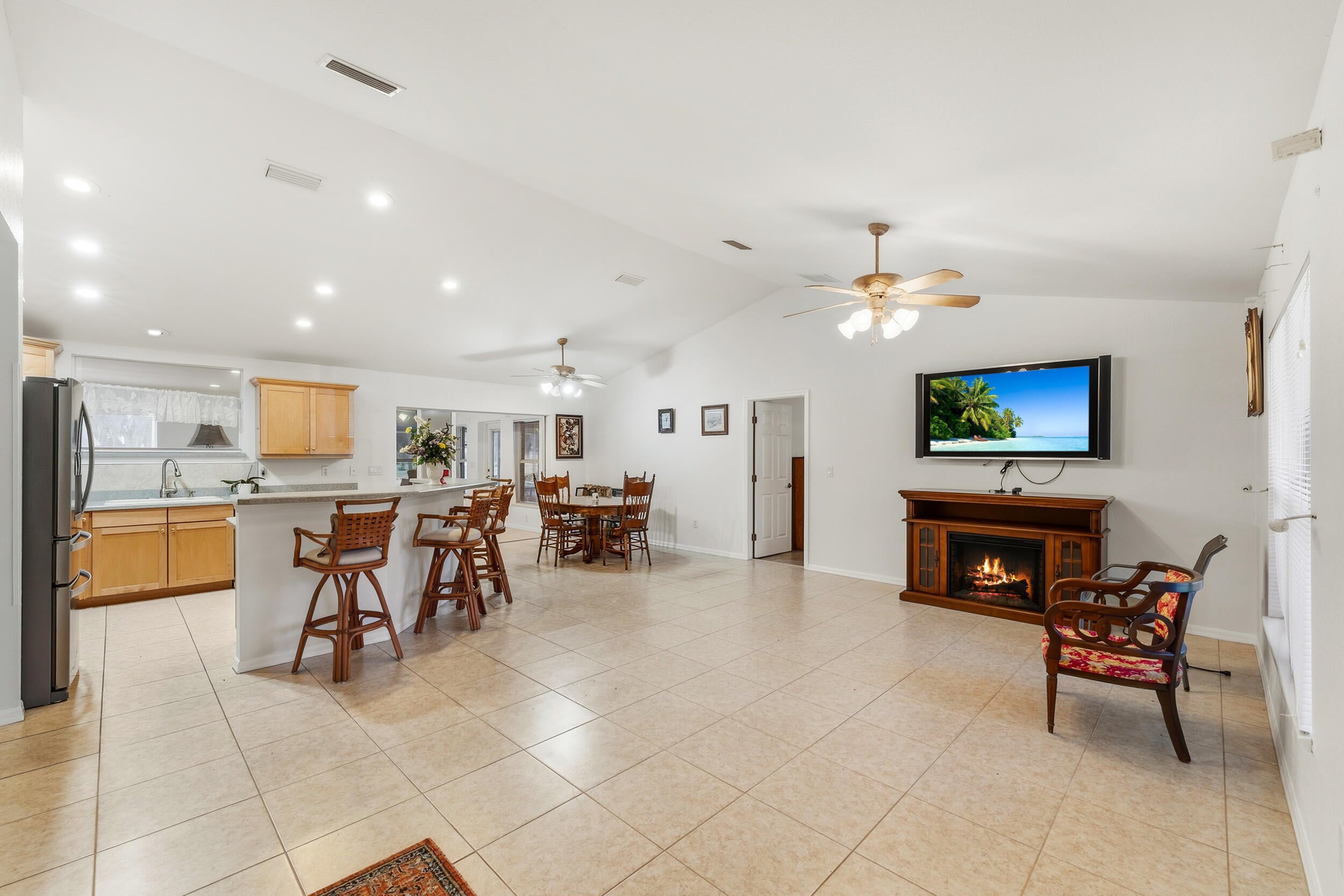 3613 OAKVIEW Drive