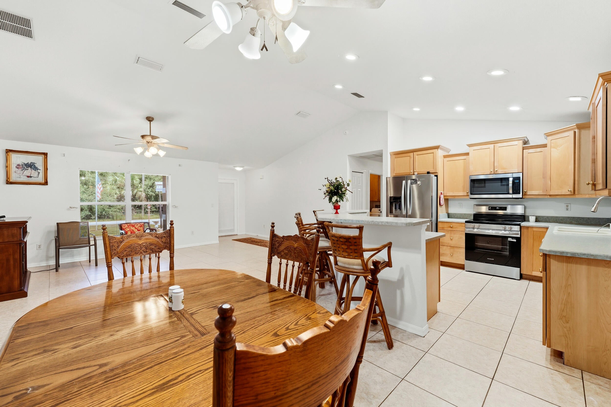 3613 OAKVIEW Drive