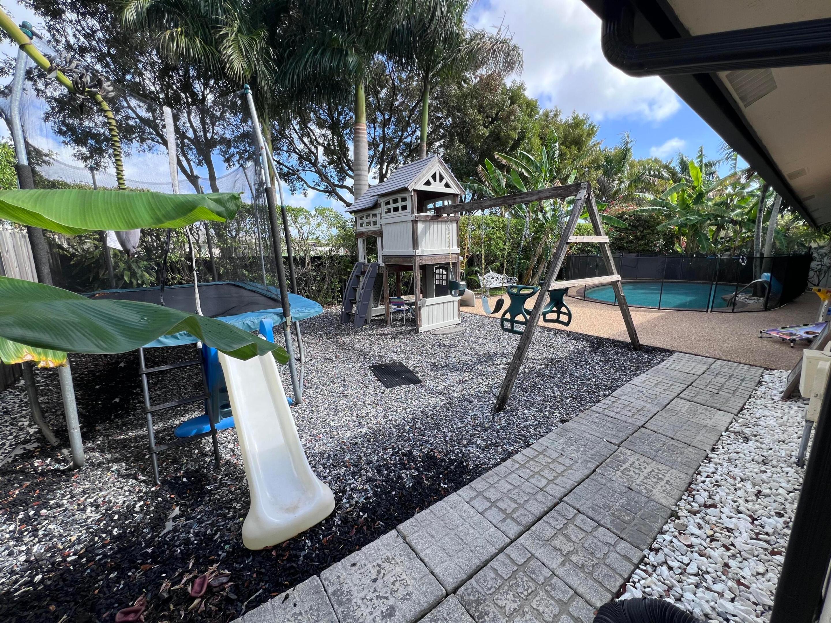 BOCA MADERA UNIT 2 - Residential