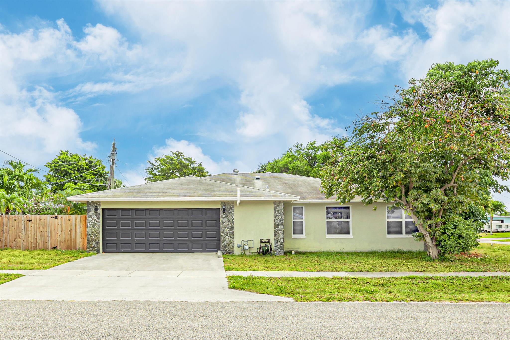 1518 Lee Court