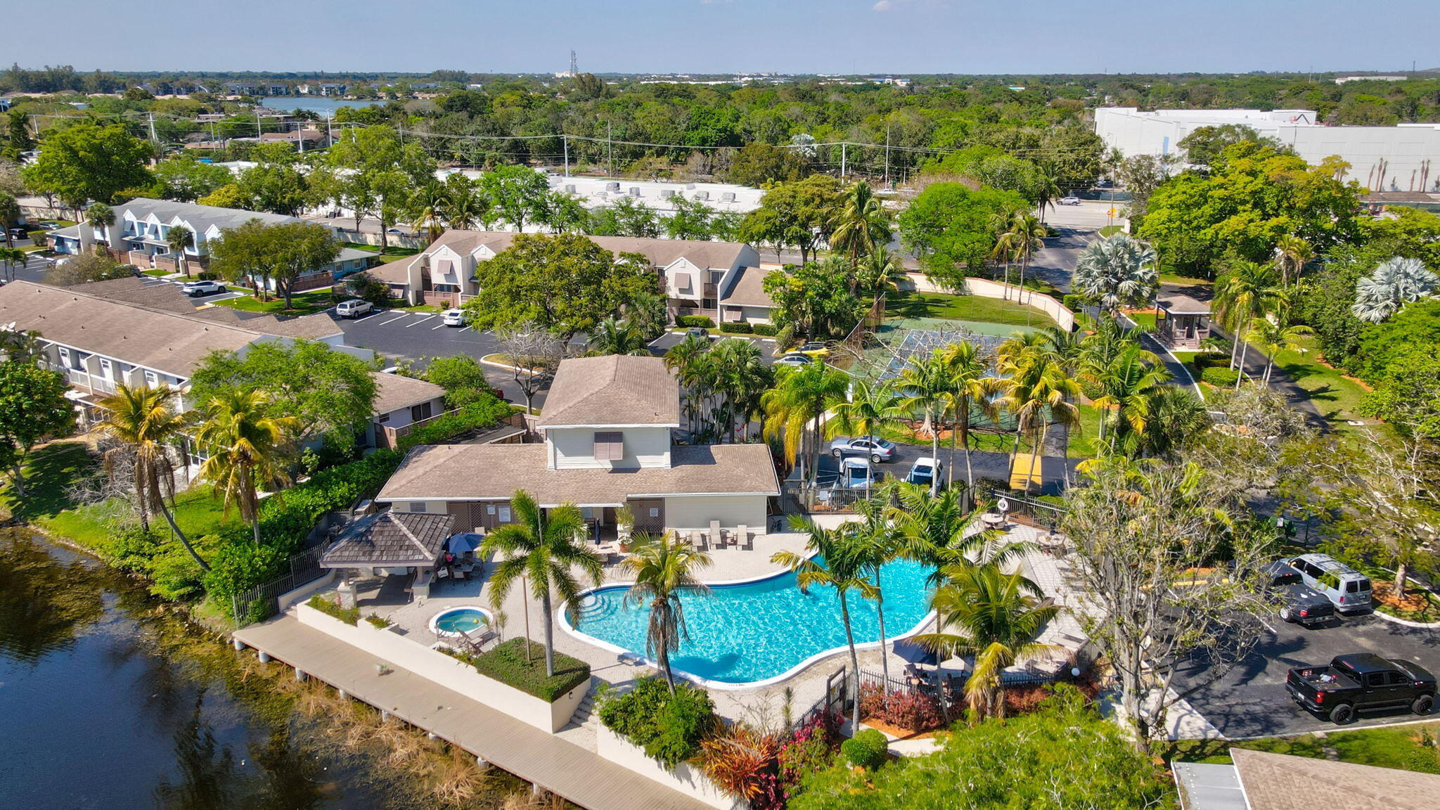 WOODLAKE SHORES - Residential