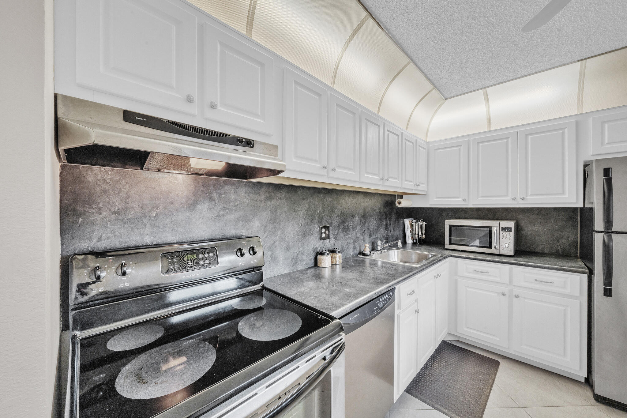 5280 LAS VERDES Circle 320