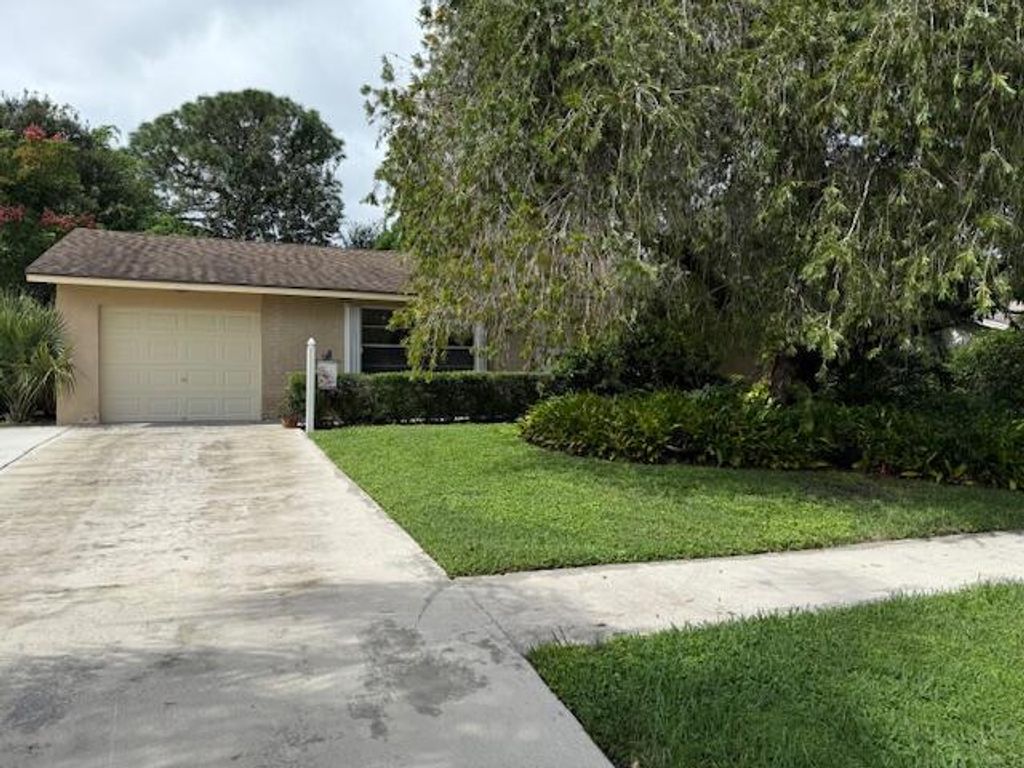 Photo of 169 Dove Circle, Royal Palm Beach, FL 33411 (MLS # R11131721)