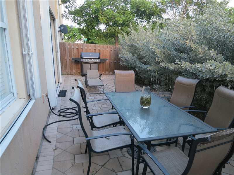 ISLANDS AT DORAL TOWNHOMES - Residential