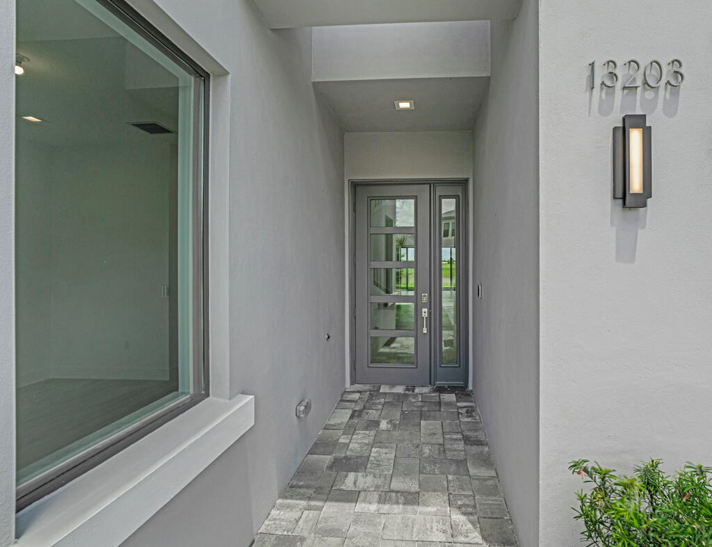 13203 Feathering Way