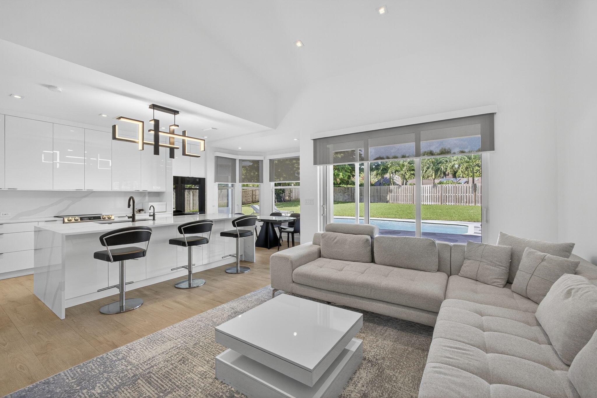 CRYSTAL POINTE 1 - Residential