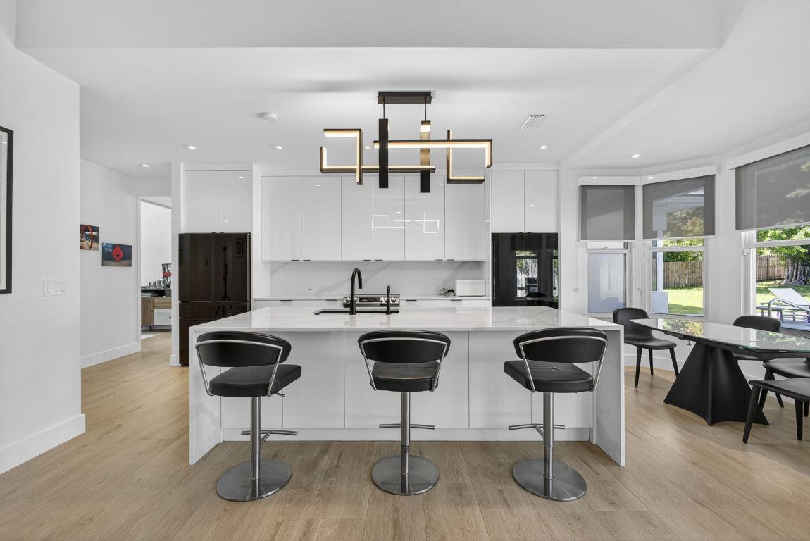 CRYSTAL POINTE 1 - Residential