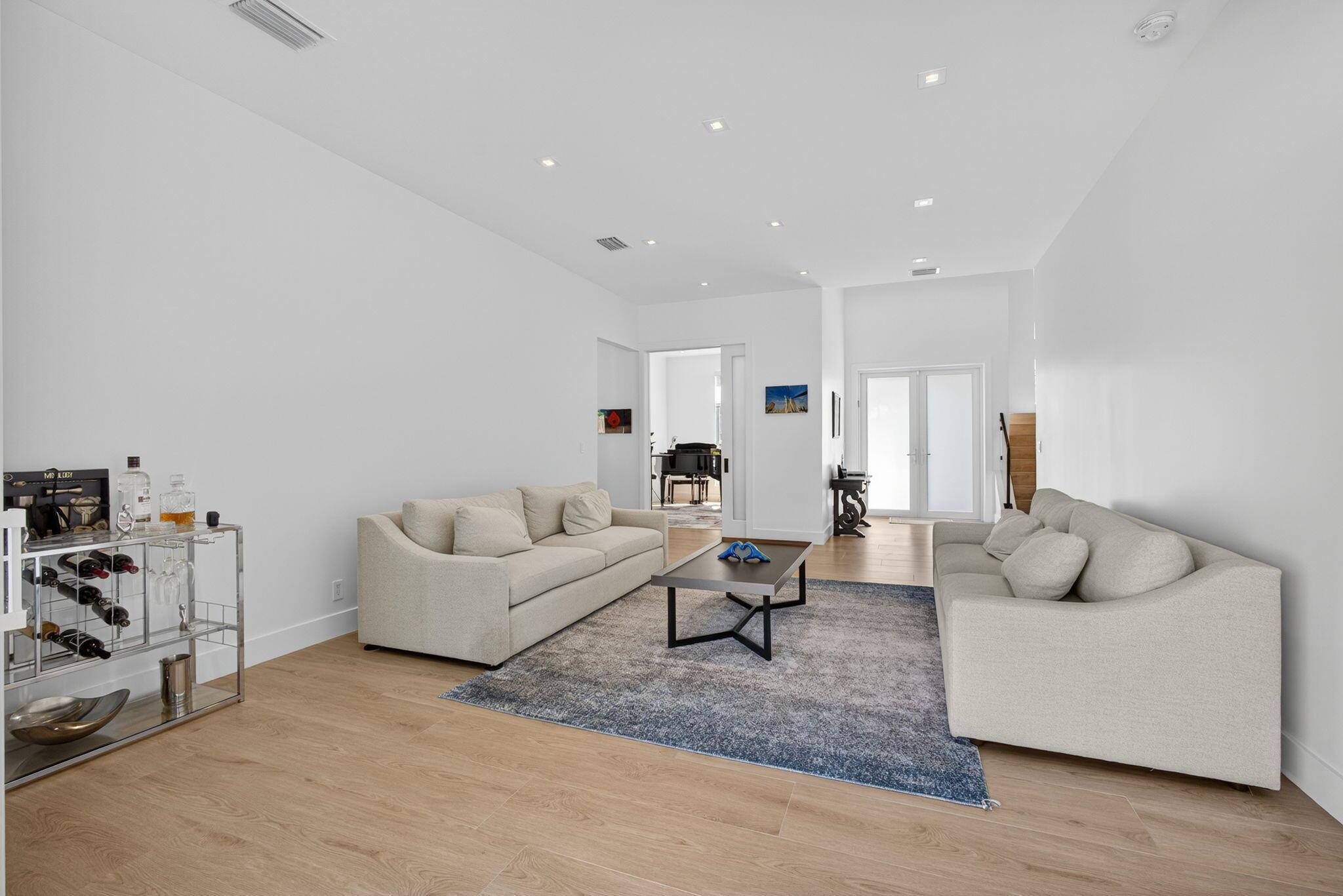 CRYSTAL POINTE 1 - Residential