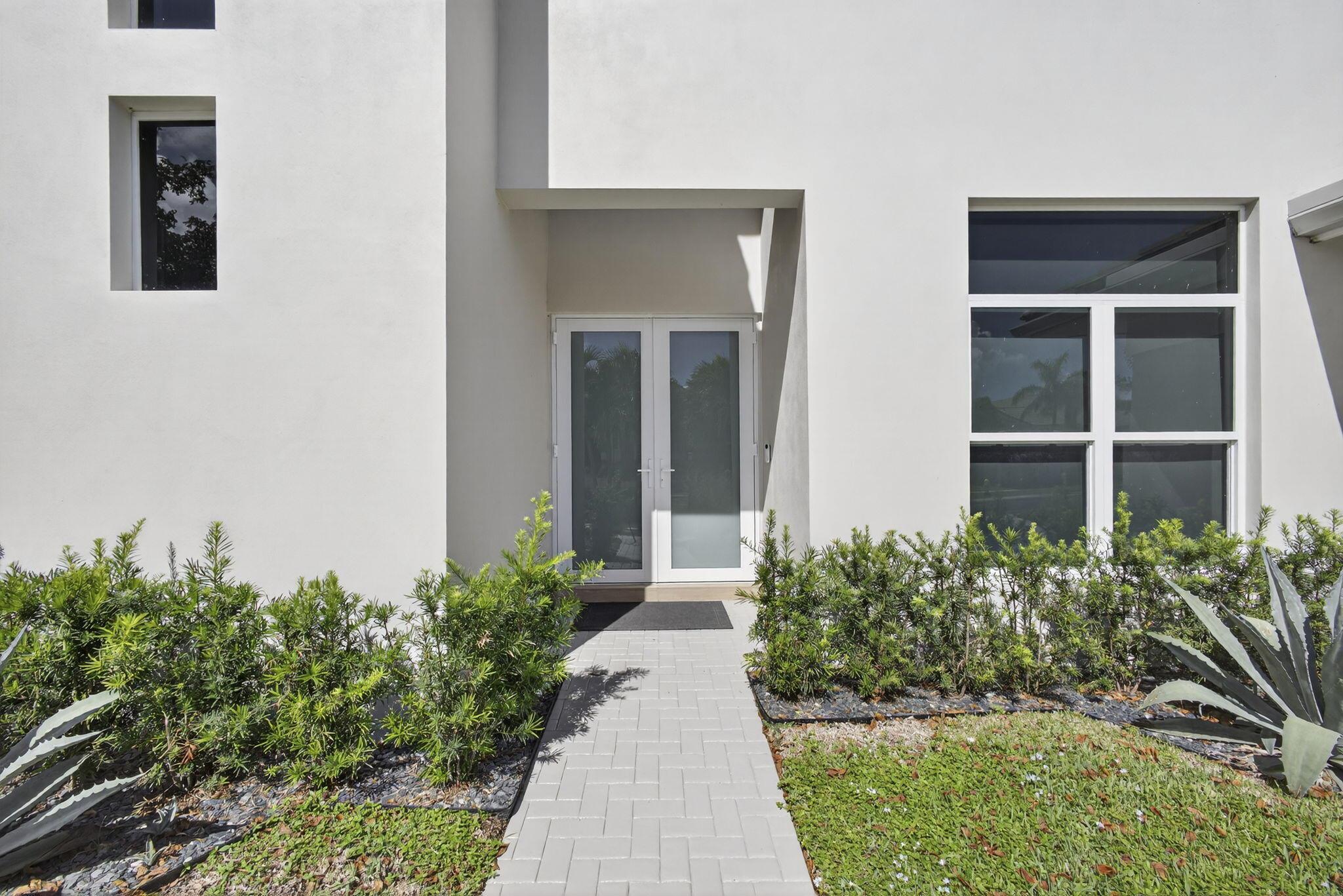 CRYSTAL POINTE 1 - Residential