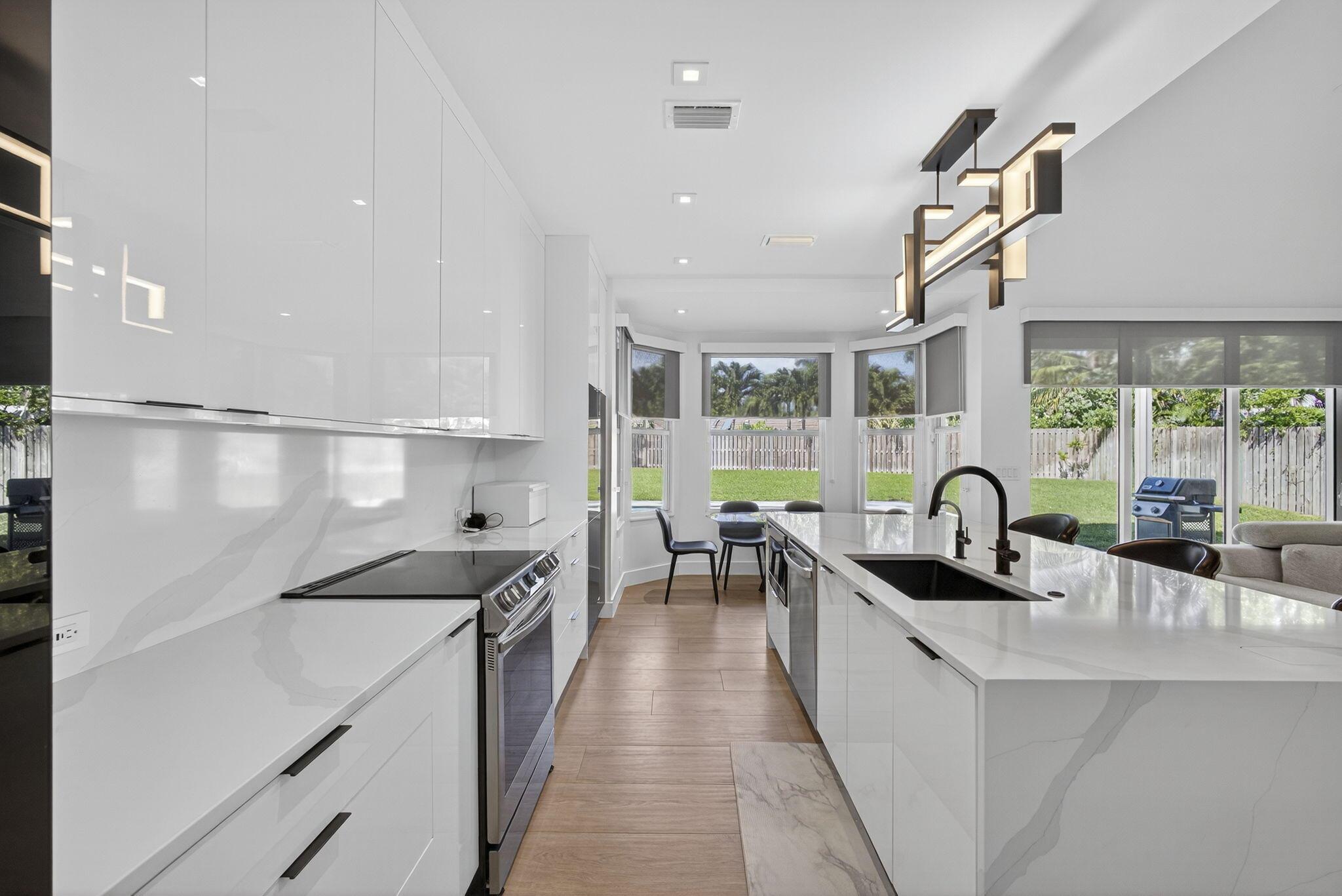 CRYSTAL POINTE 1 - Residential