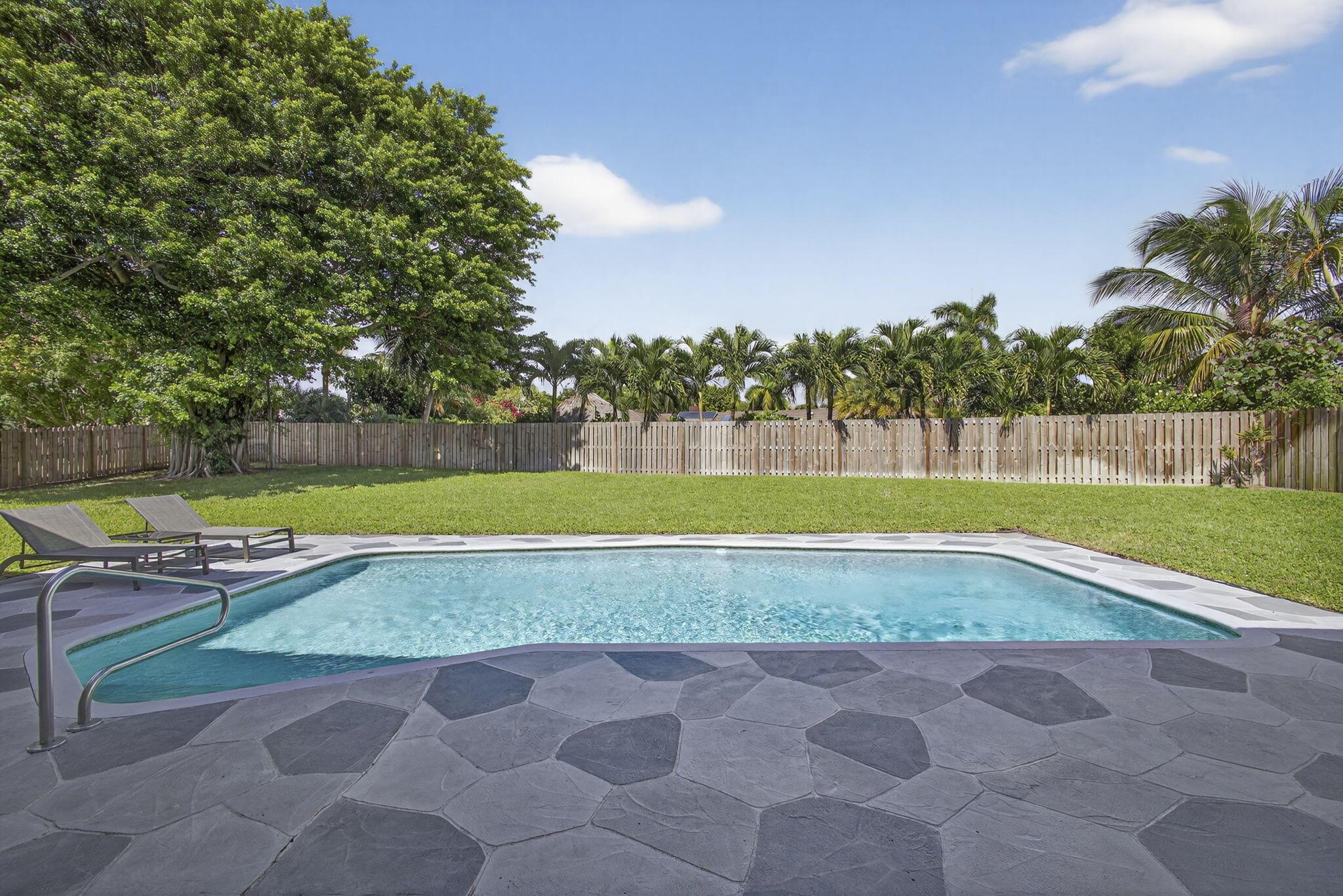 CRYSTAL POINTE 1 - Residential