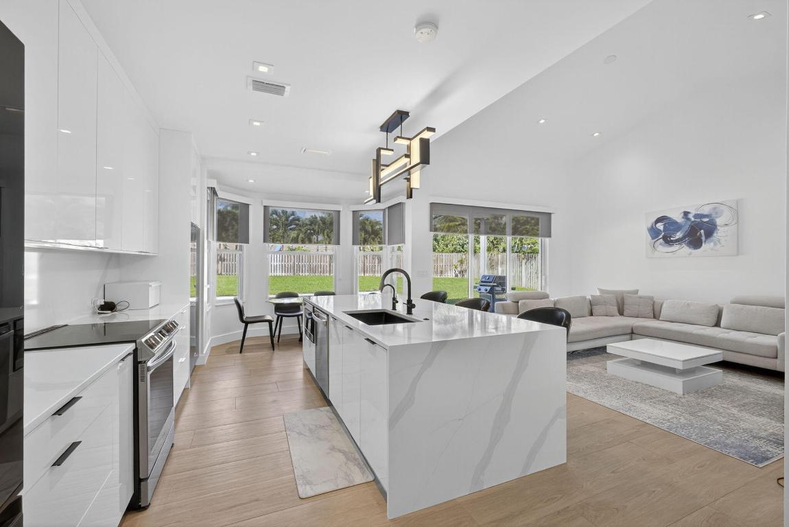 CRYSTAL POINTE 1 - Residential