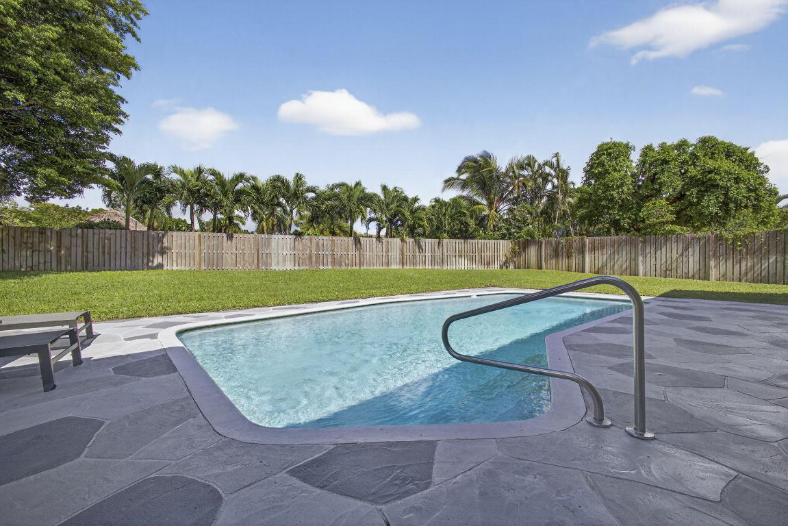 CRYSTAL POINTE 1 - Residential