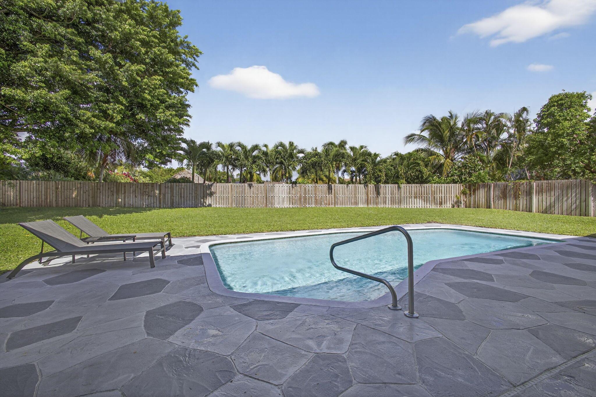 CRYSTAL POINTE 1 - Residential