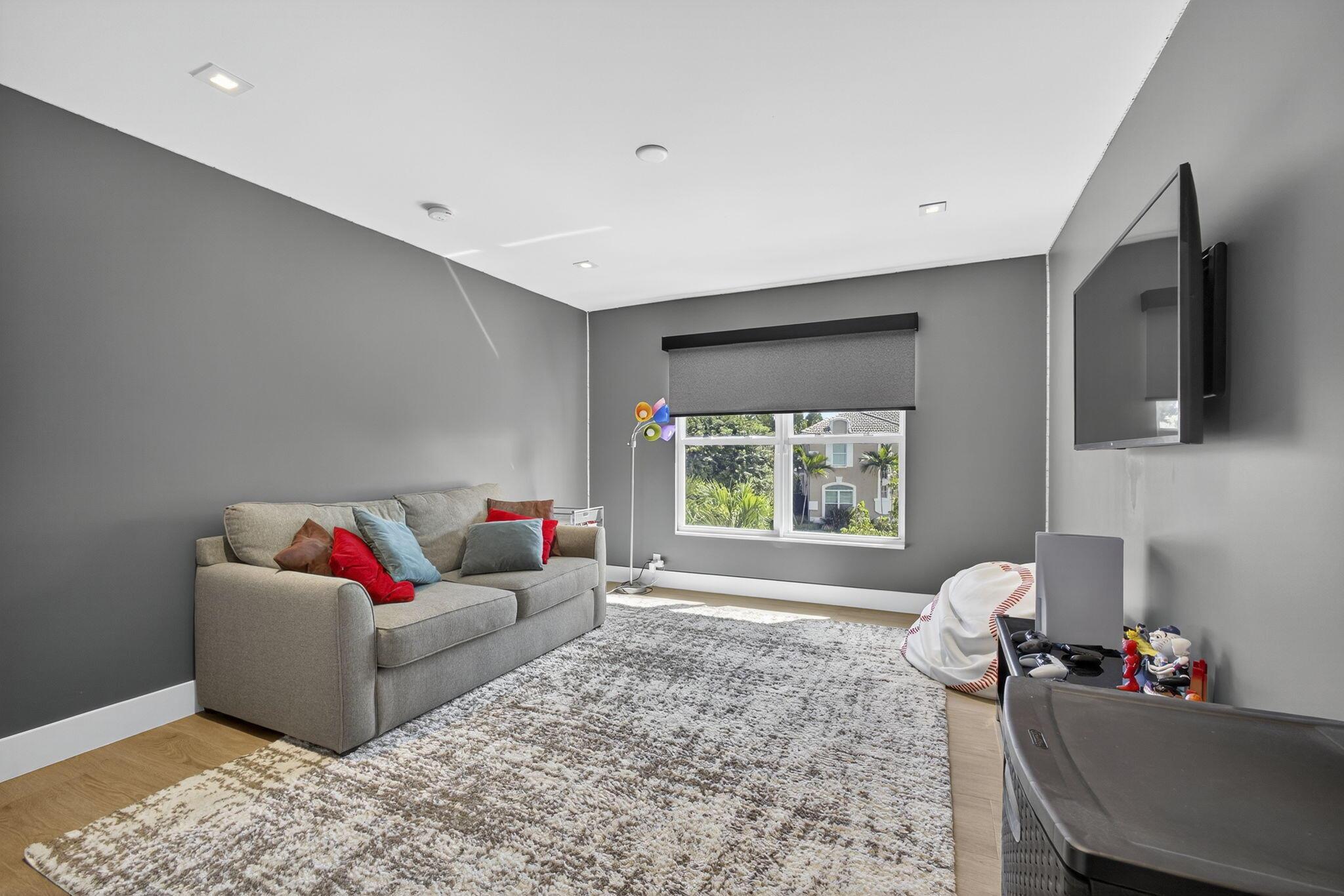 CRYSTAL POINTE 1 - Residential