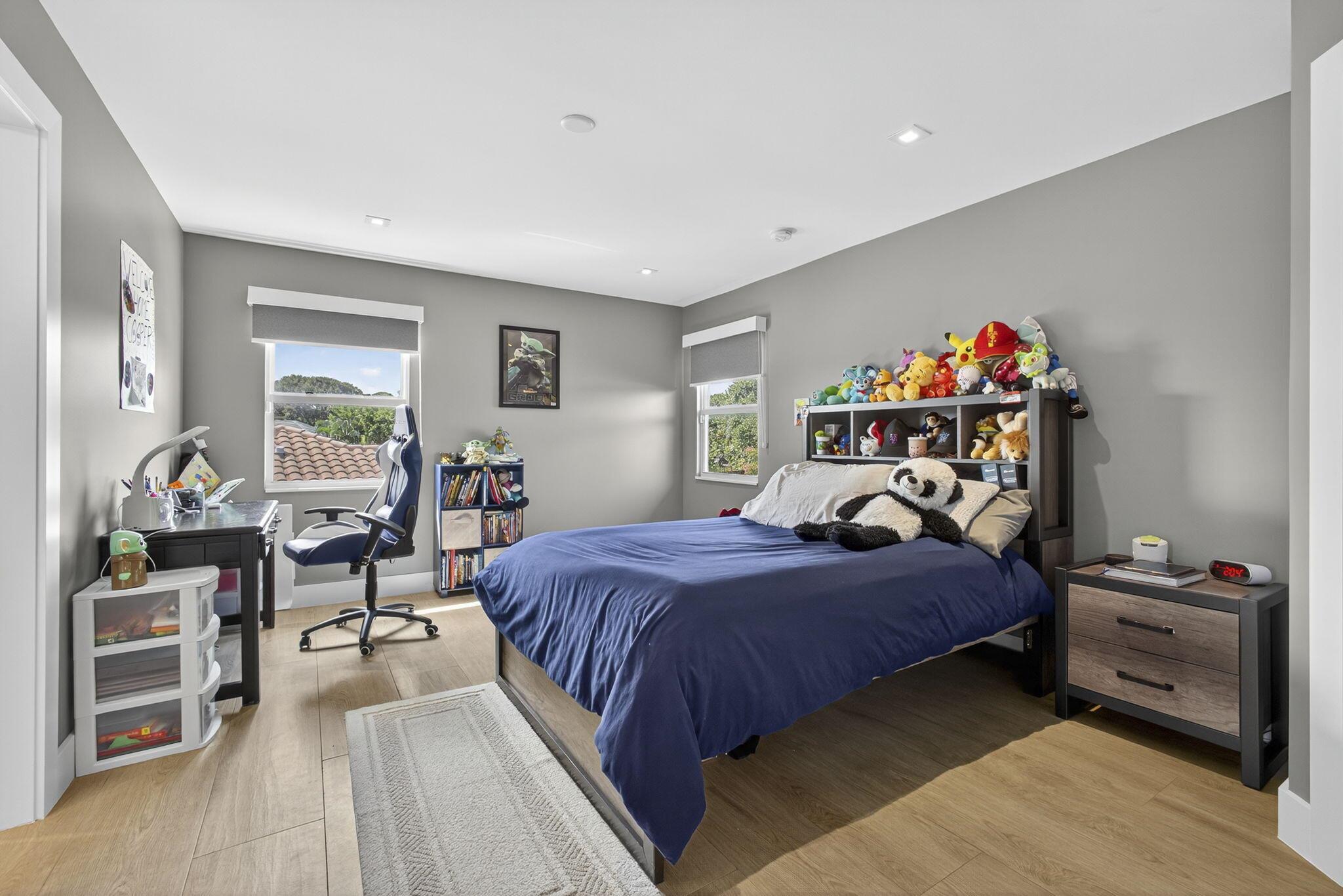 CRYSTAL POINTE 1 - Residential