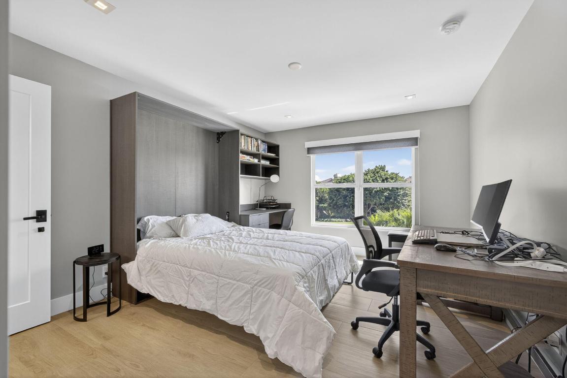 CRYSTAL POINTE 1 - Residential