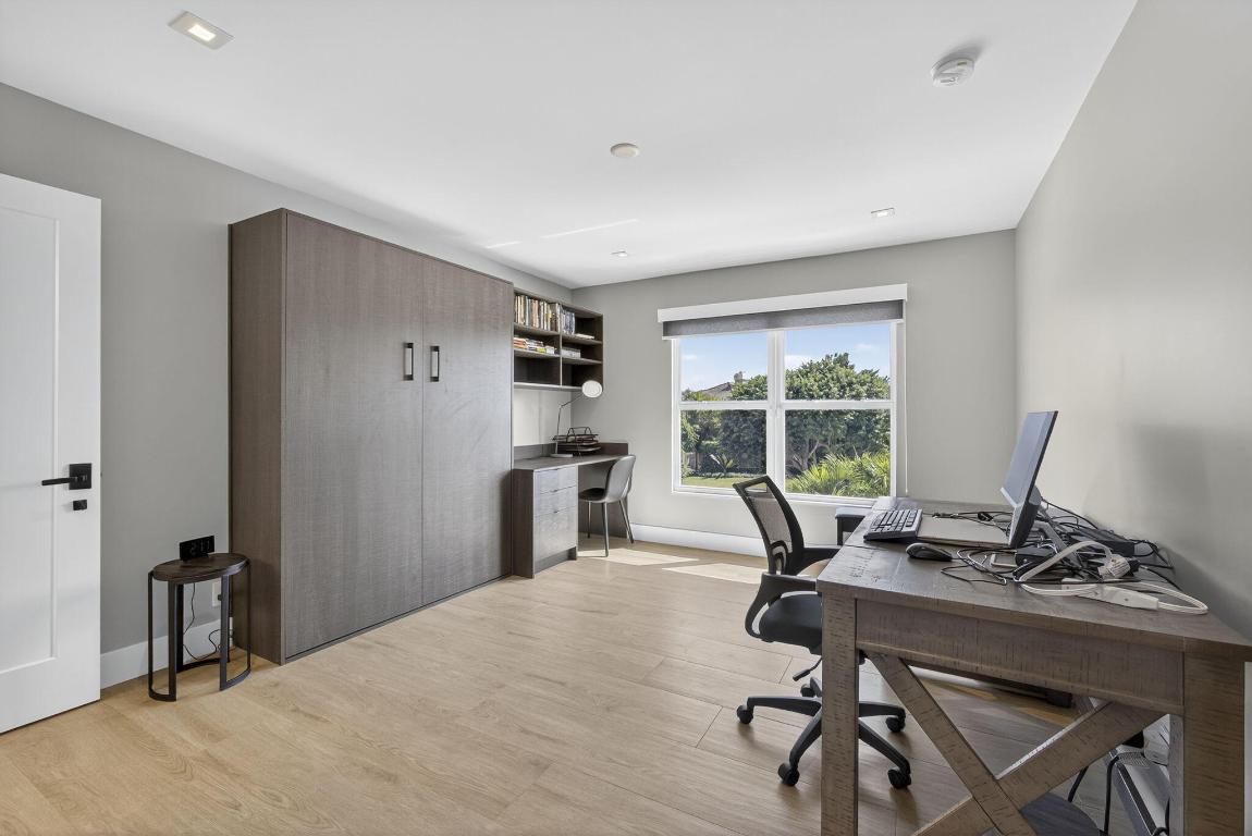 CRYSTAL POINTE 1 - Residential