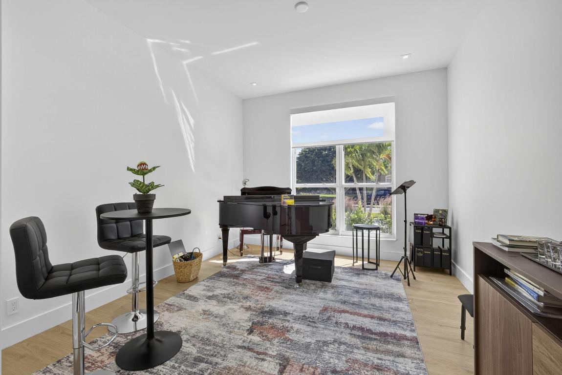 CRYSTAL POINTE 1 - Residential