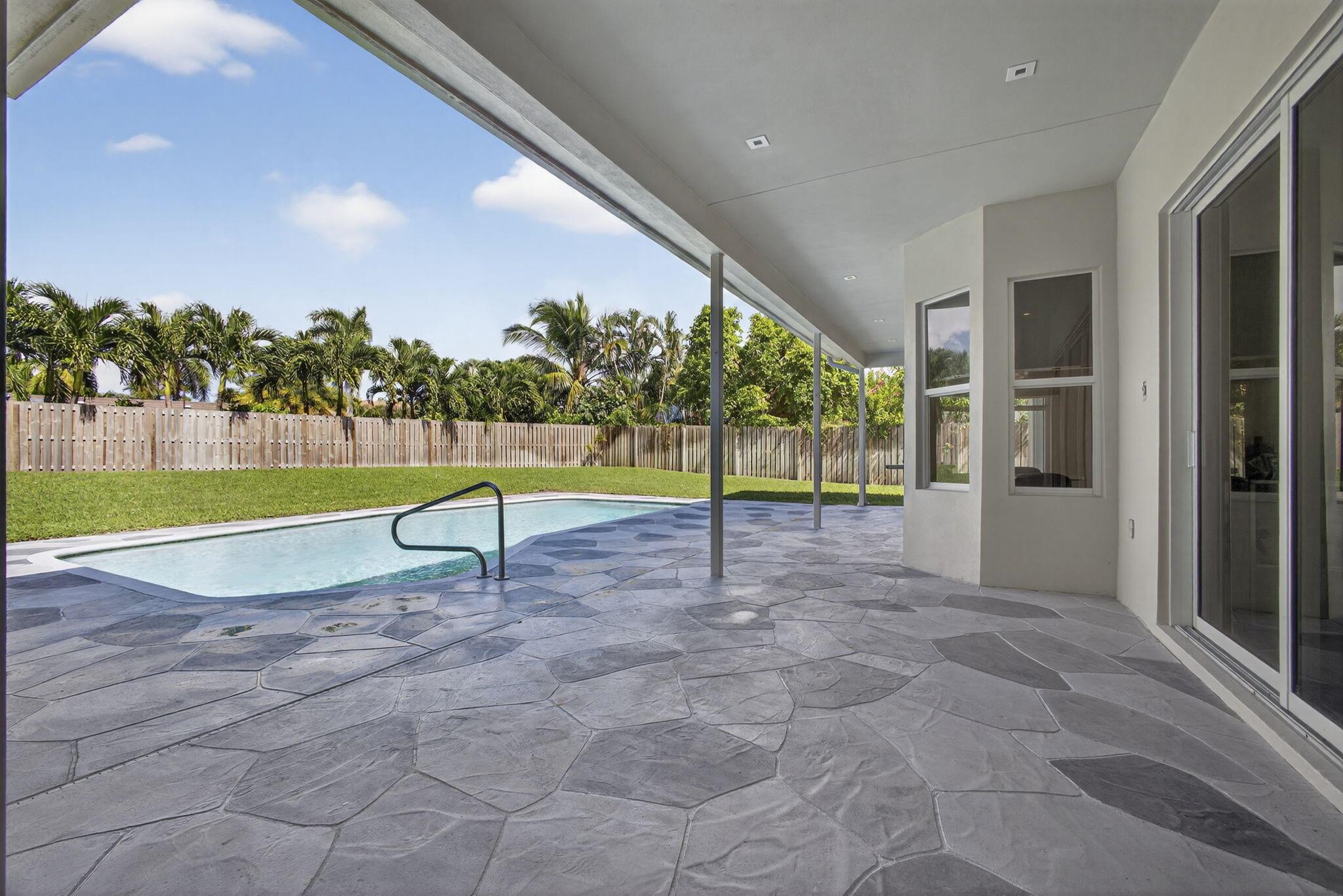 CRYSTAL POINTE 1 - Residential