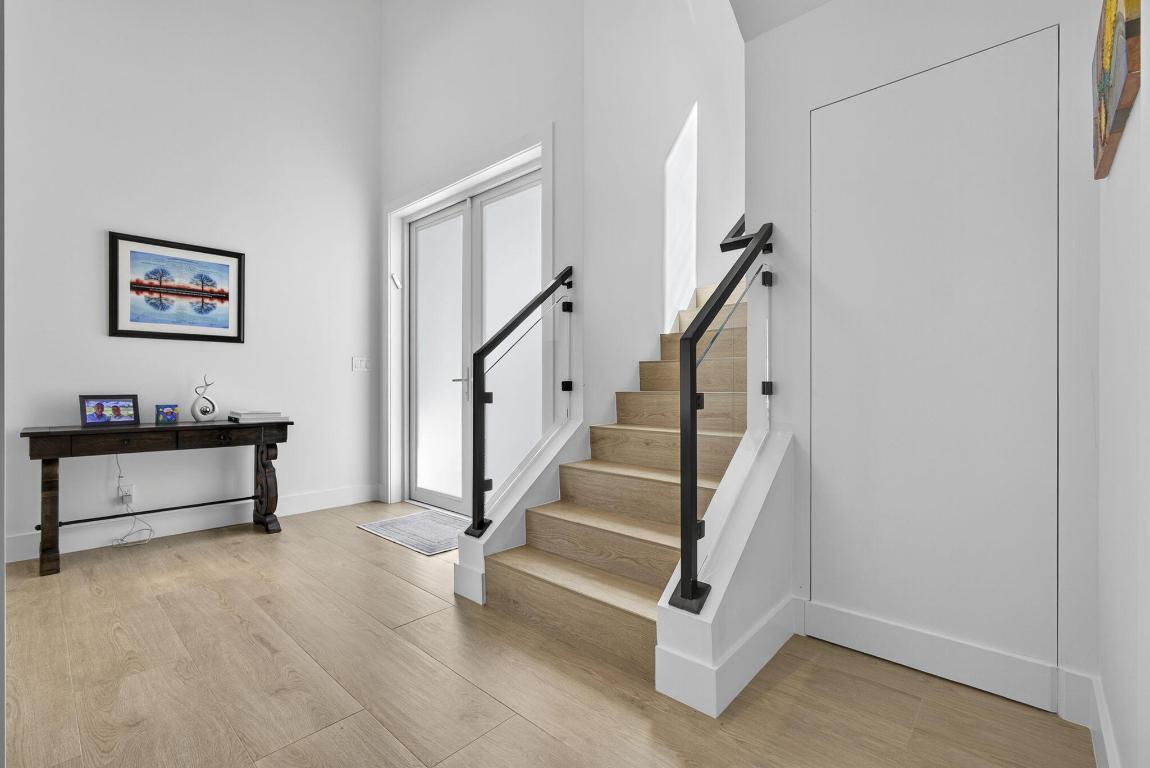 CRYSTAL POINTE 1 - Residential