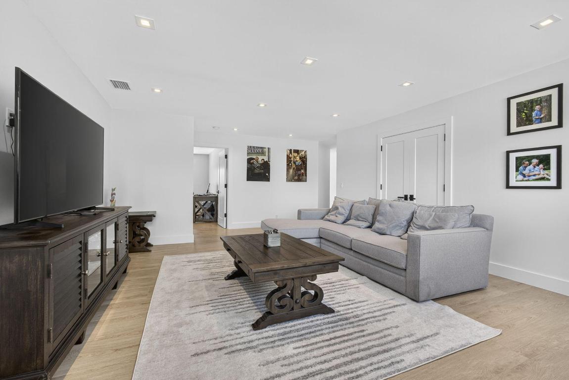 CRYSTAL POINTE 1 - Residential