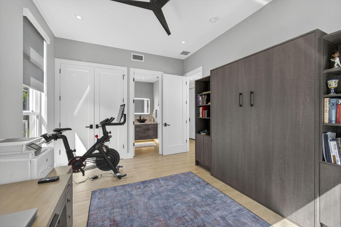 CRYSTAL POINTE 1 - Residential