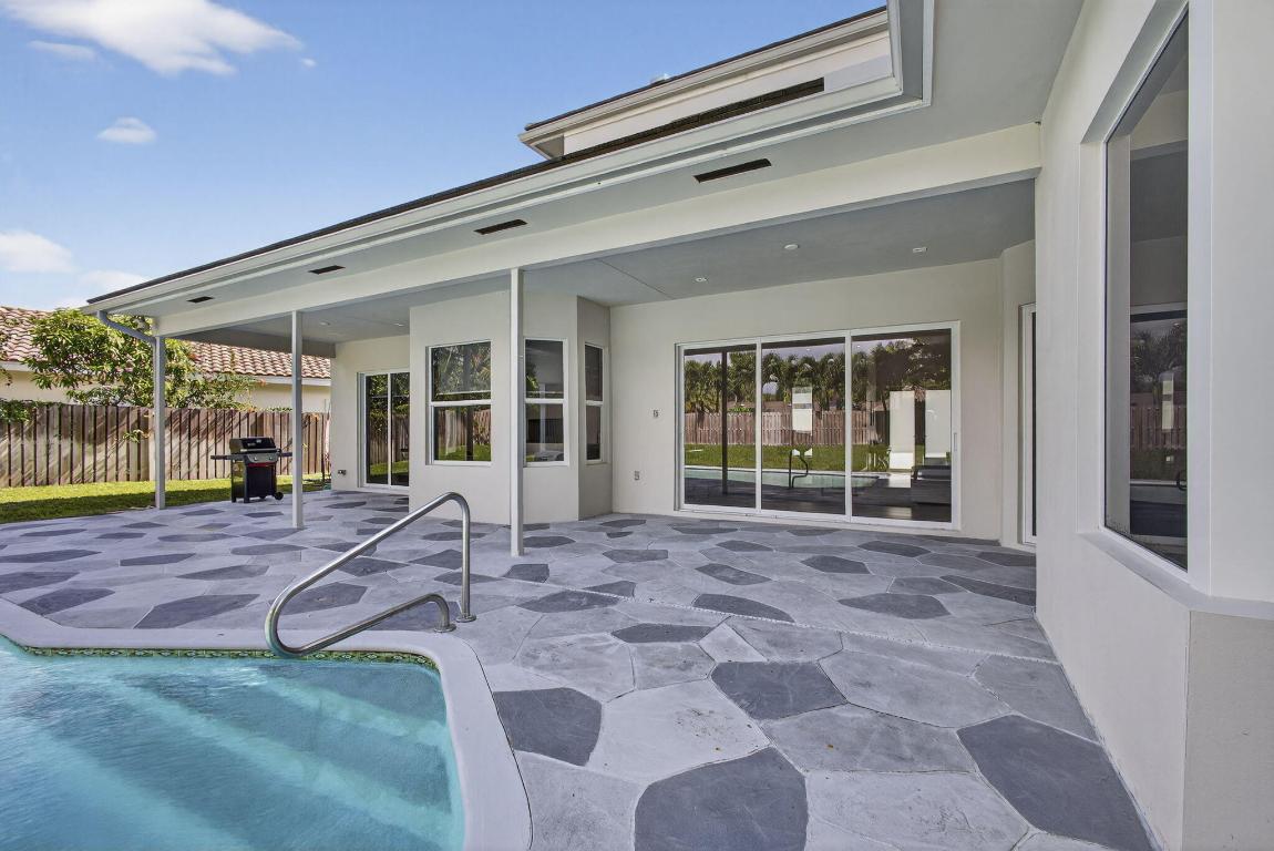 CRYSTAL POINTE 1 - Residential