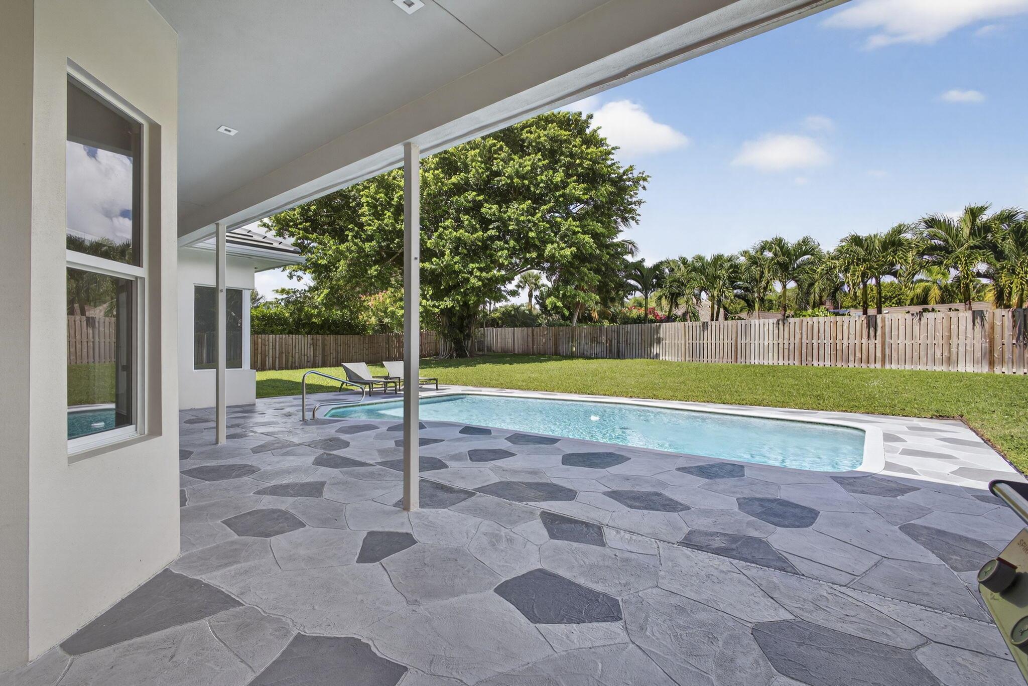 CRYSTAL POINTE 1 - Residential