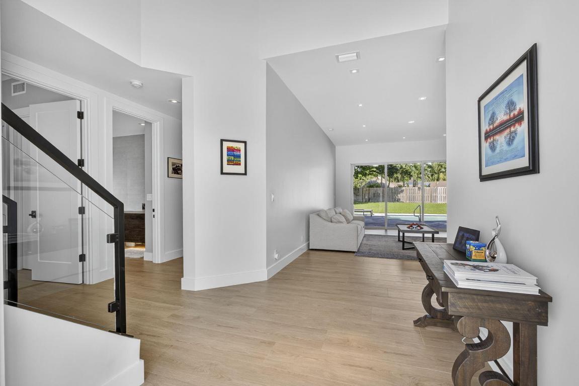 CRYSTAL POINTE 1 - Residential