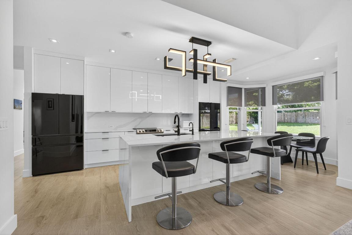 CRYSTAL POINTE 1 - Residential