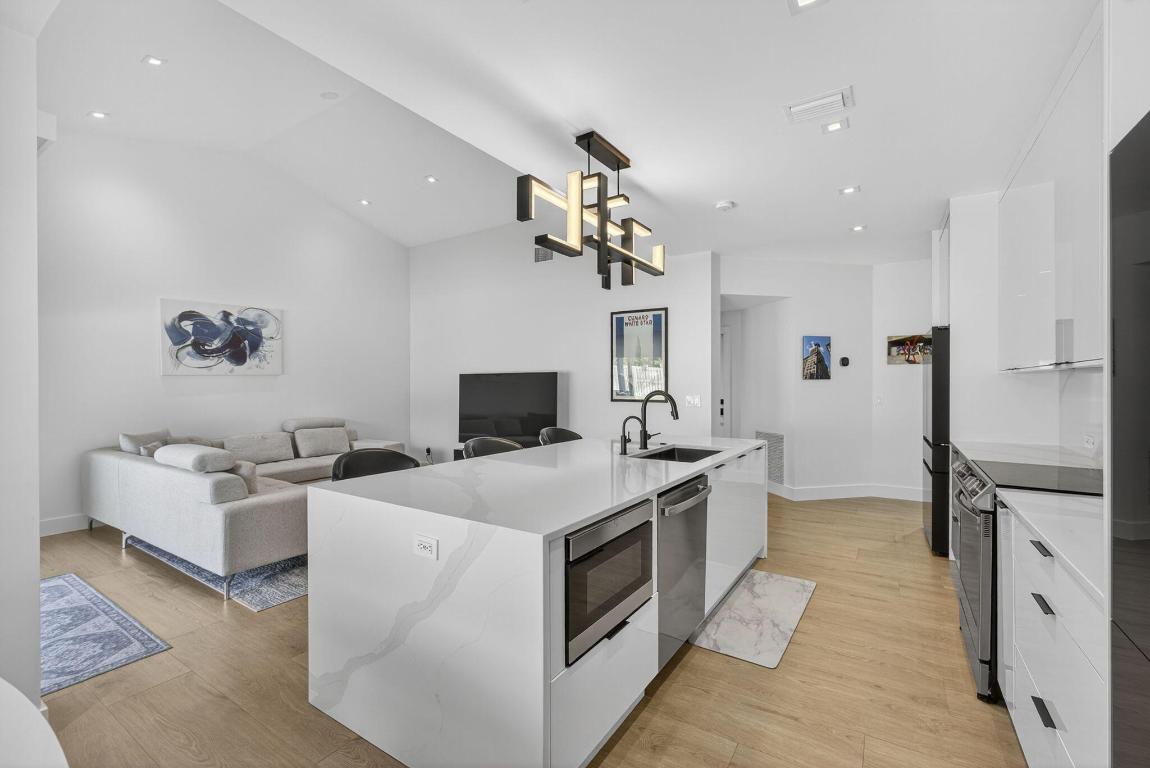 CRYSTAL POINTE 1 - Residential