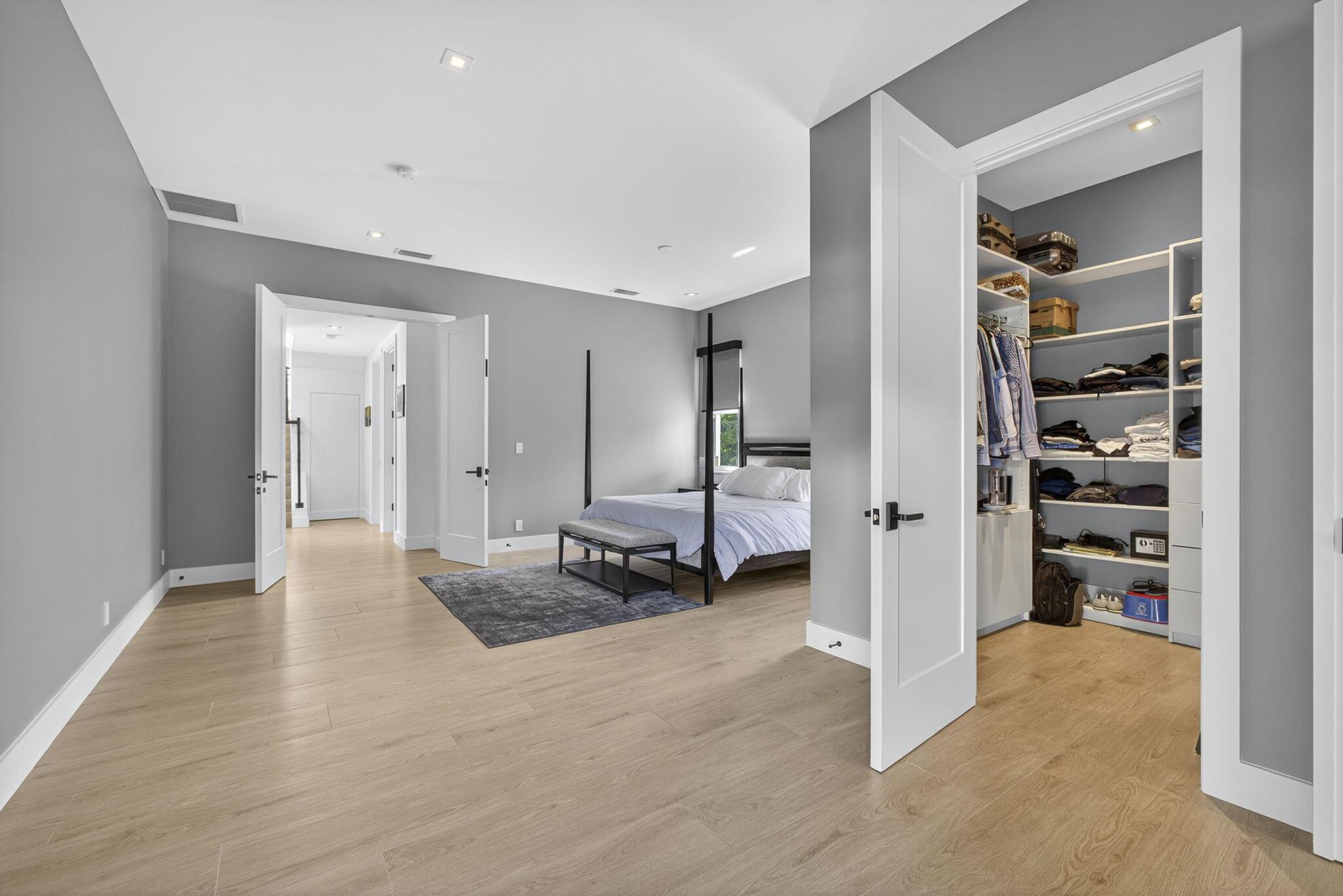 CRYSTAL POINTE 1 - Residential