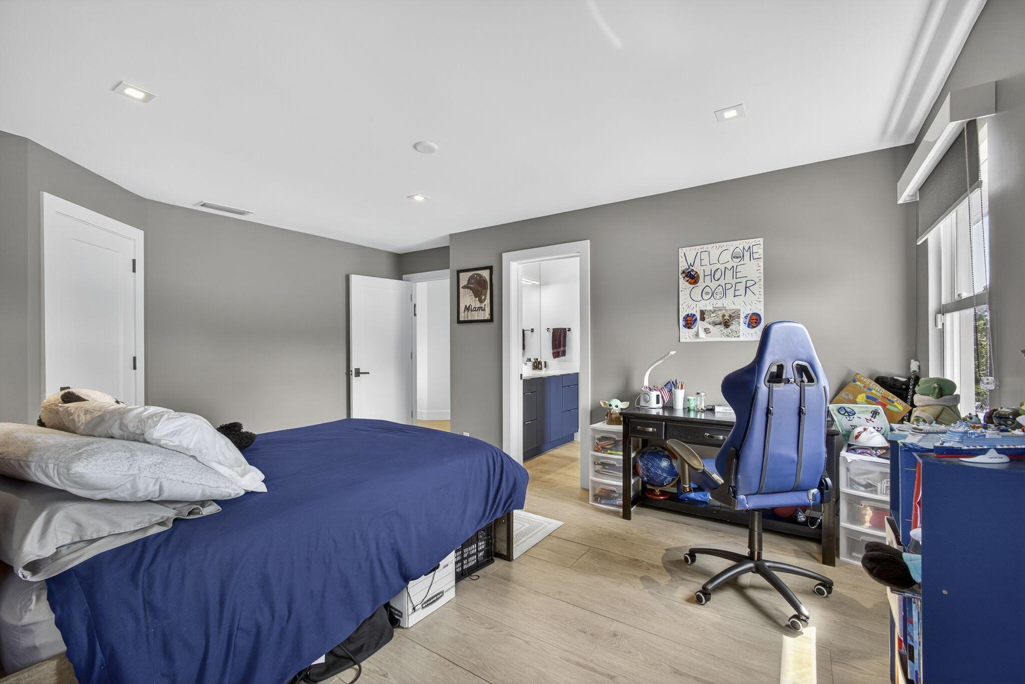 CRYSTAL POINTE 1 - Residential