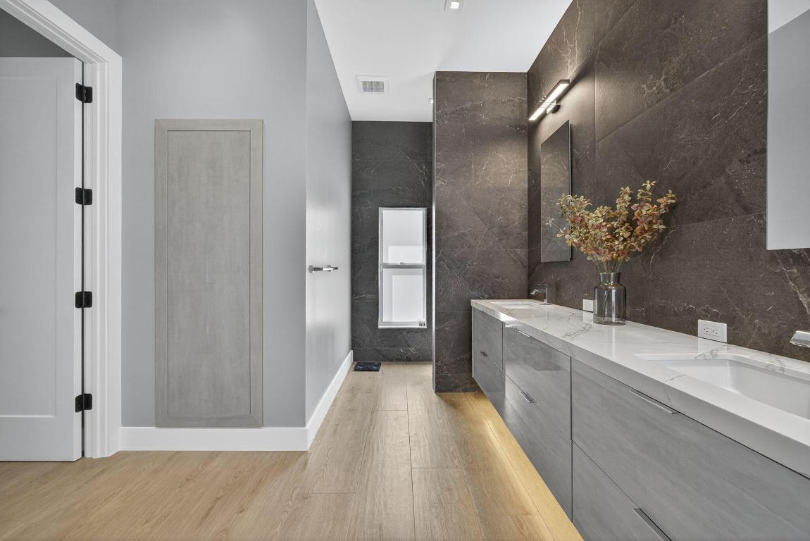 CRYSTAL POINTE 1 - Residential