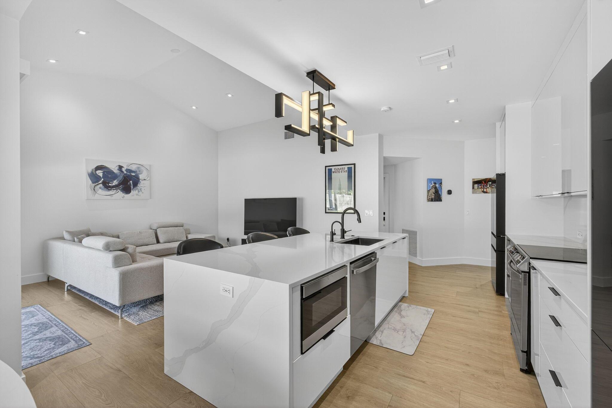 CRYSTAL POINTE 1 - Residential