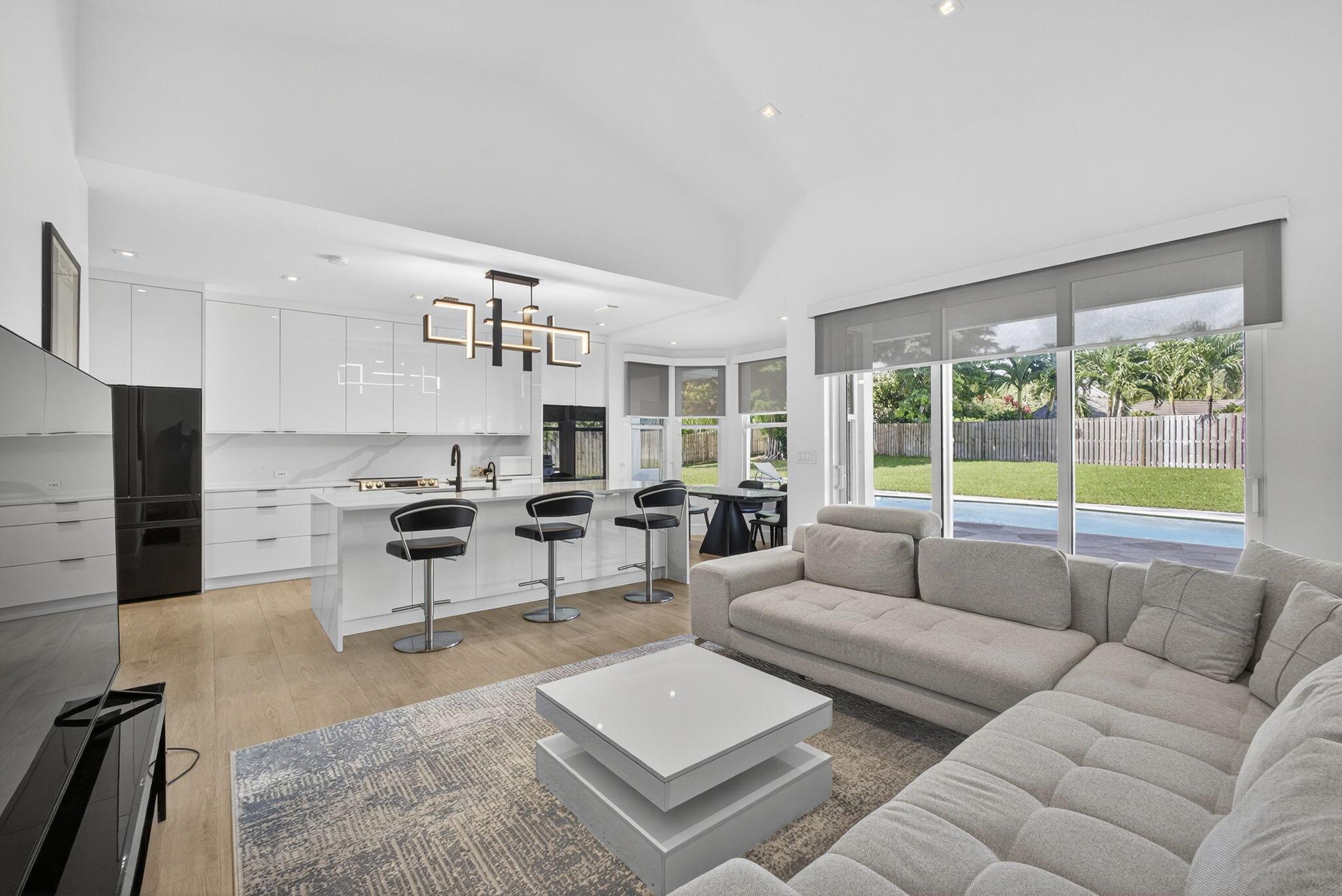 CRYSTAL POINTE 1 - Residential