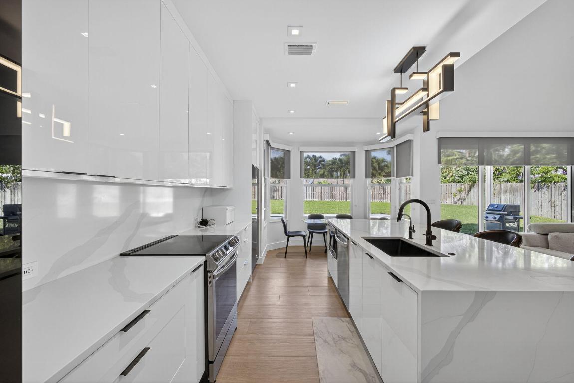 CRYSTAL POINTE 1 - Residential