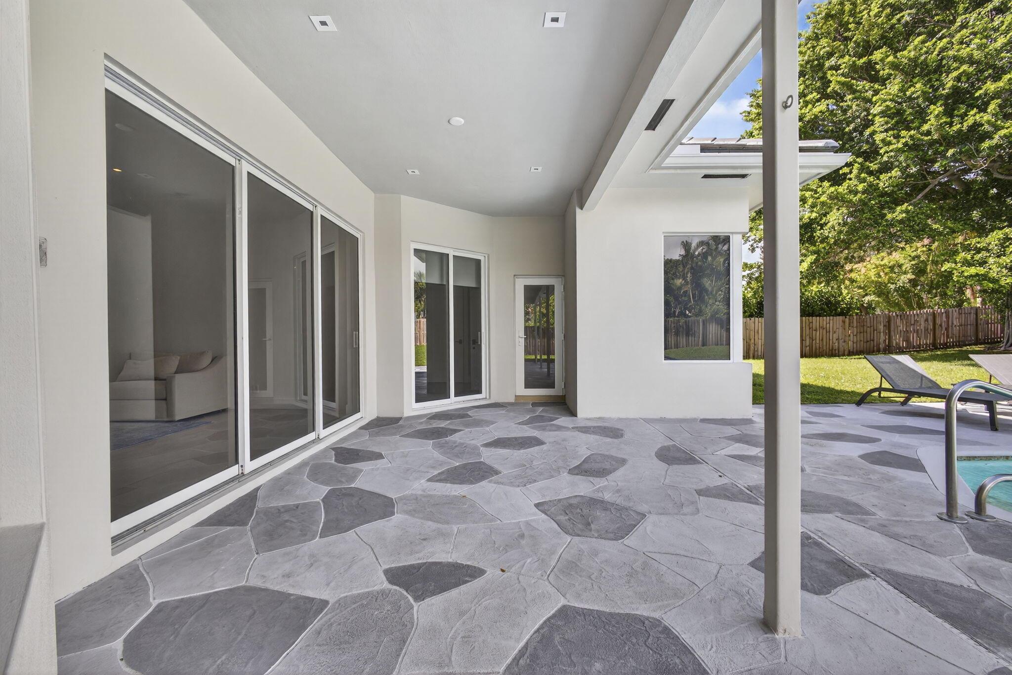 CRYSTAL POINTE 1 - Residential