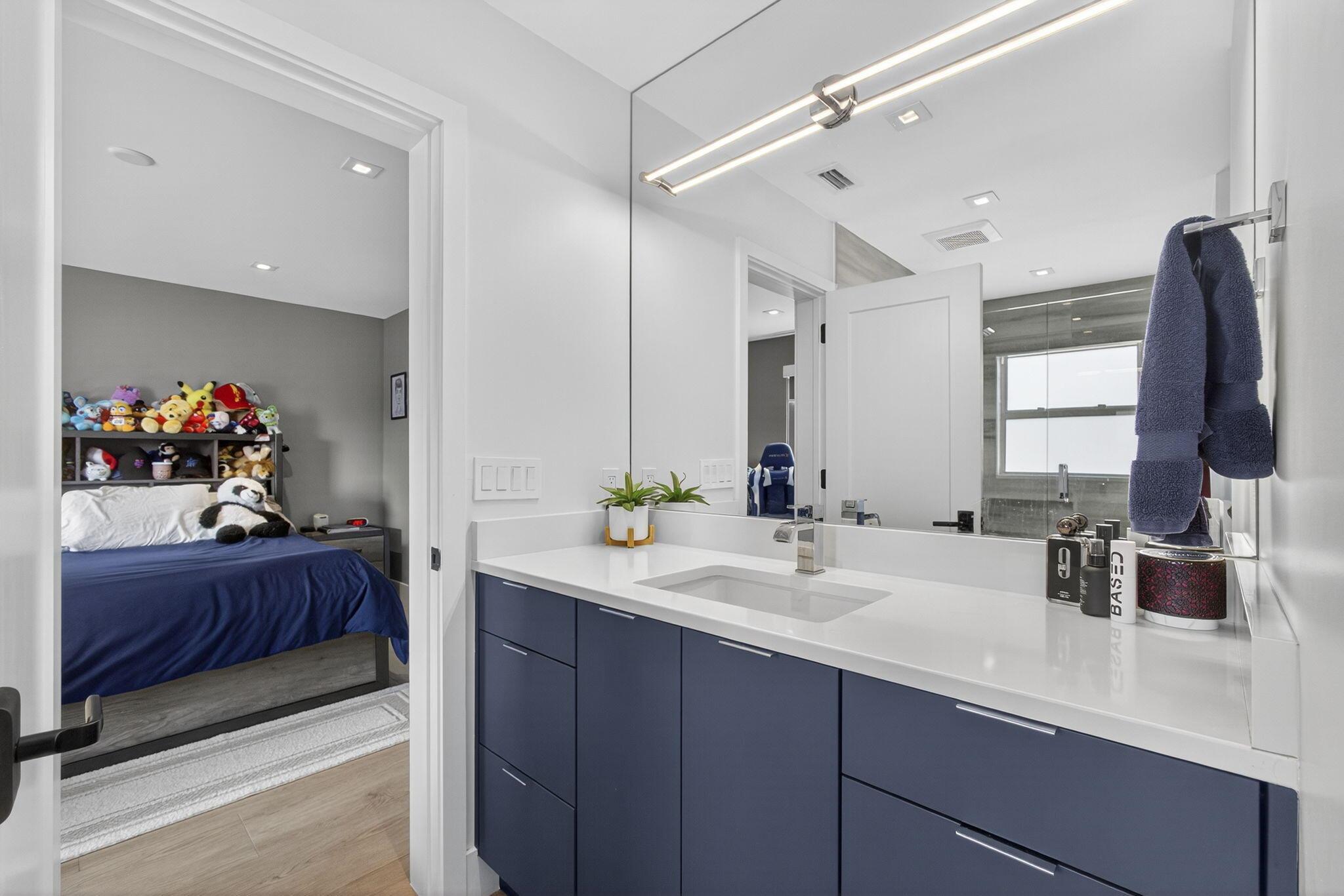 CRYSTAL POINTE 1 - Residential