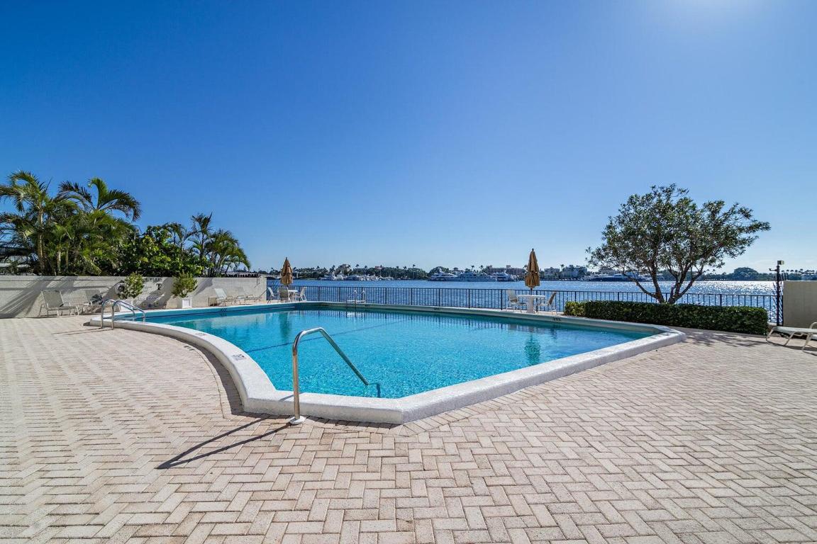 TRIANON CONDO - Residential