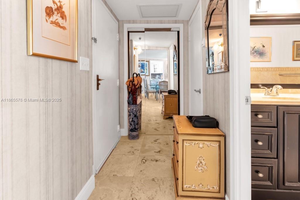 TRIANON CONDO - Residential