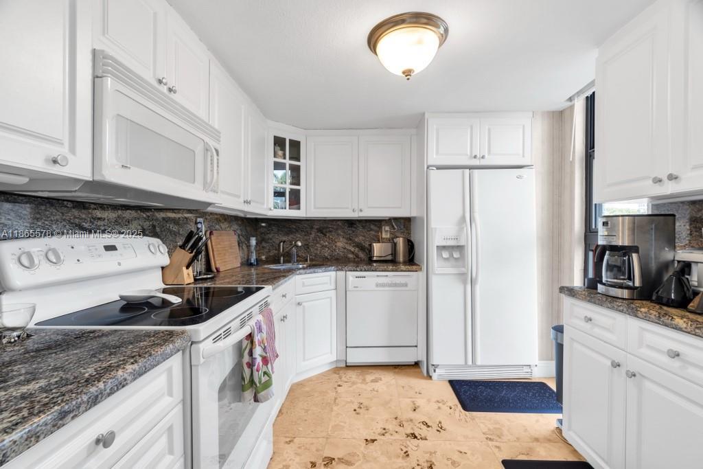 TRIANON CONDO - Residential