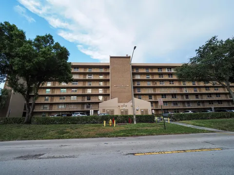 4550 NW 18th Avenue Unit 405, Deerfield Beach, FL MLS: R11081936