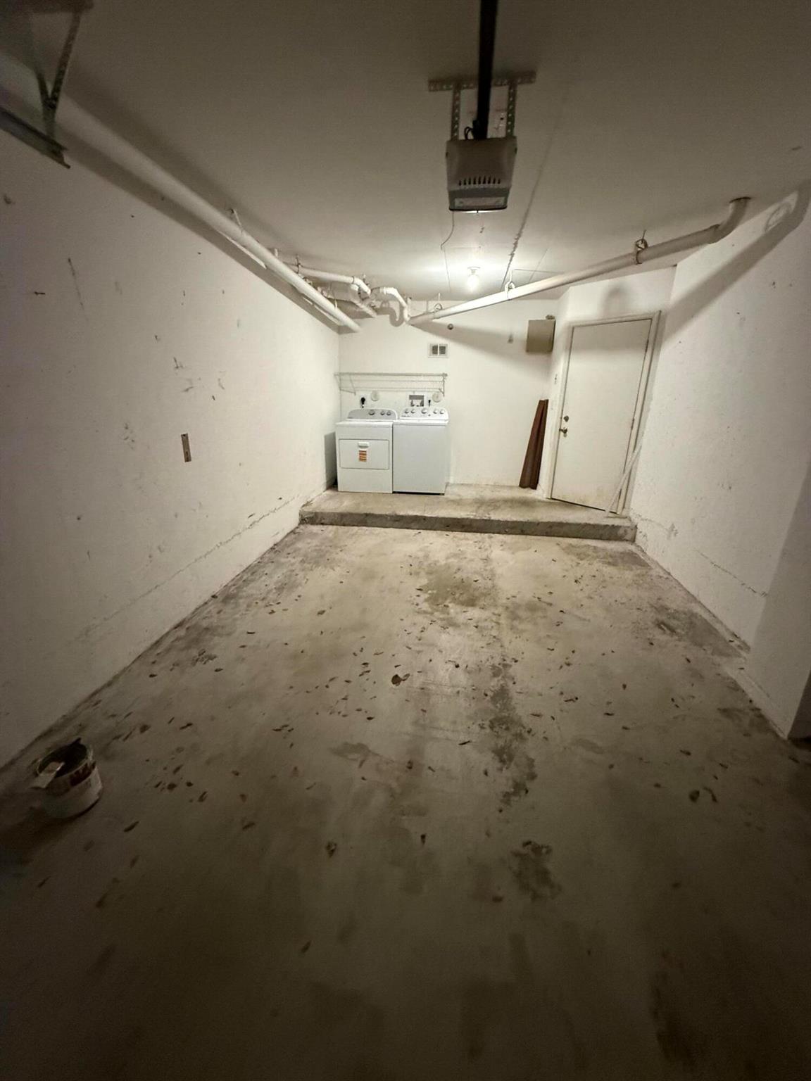 GRAND VIEW AT CRESTWOOD C - Residential Lease