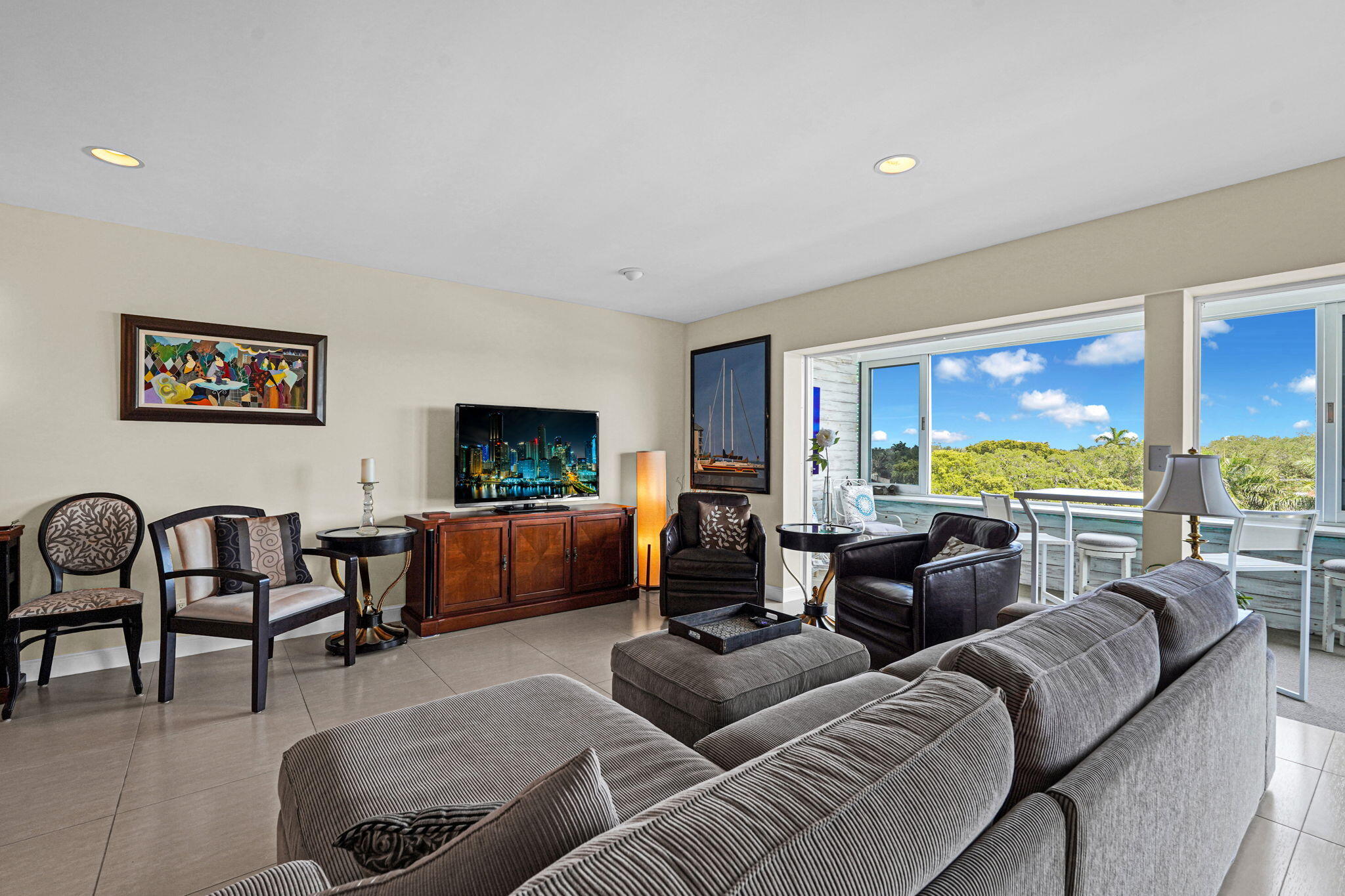 RIVERCREST - Residential