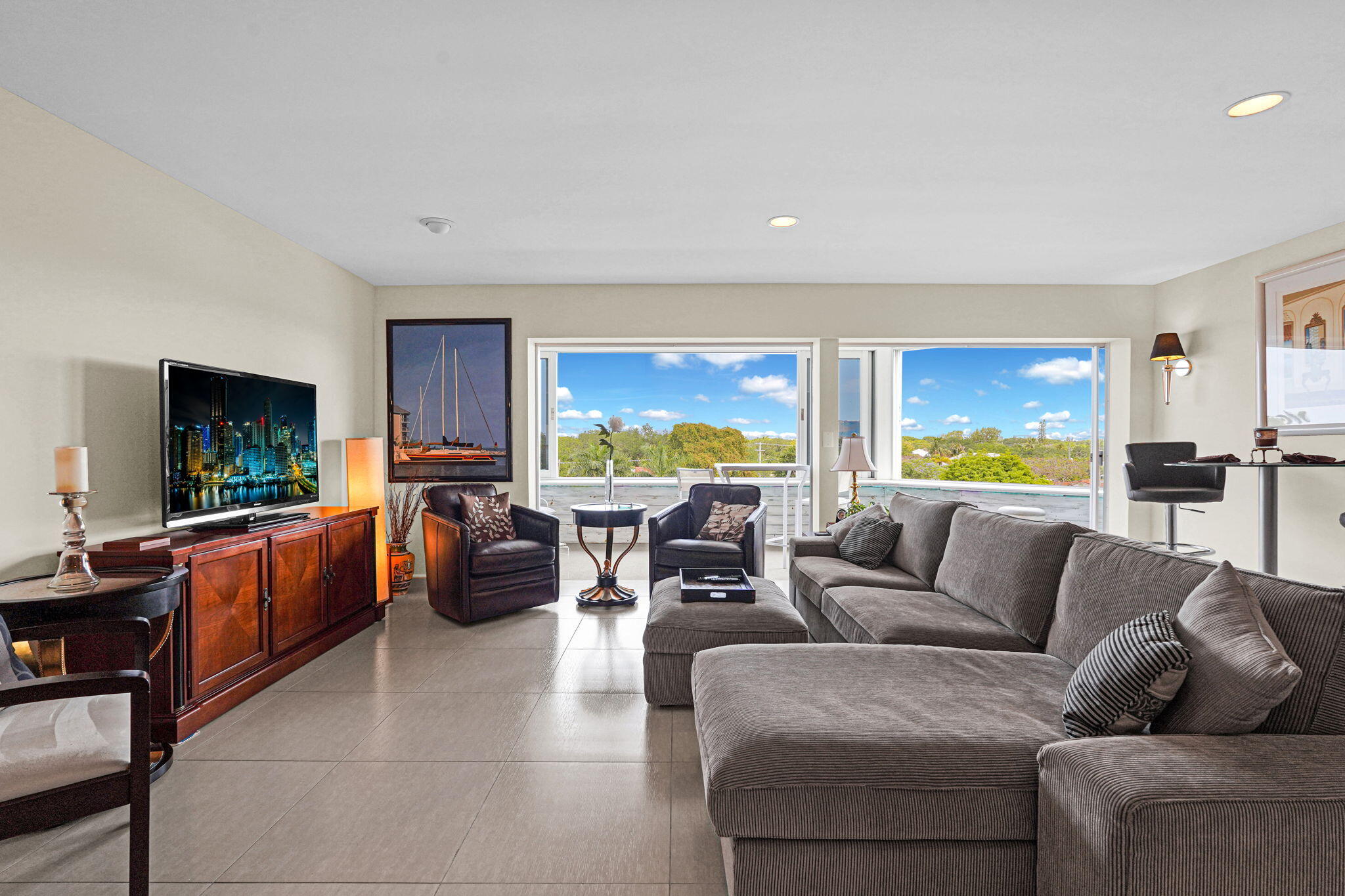 RIVERCREST - Residential