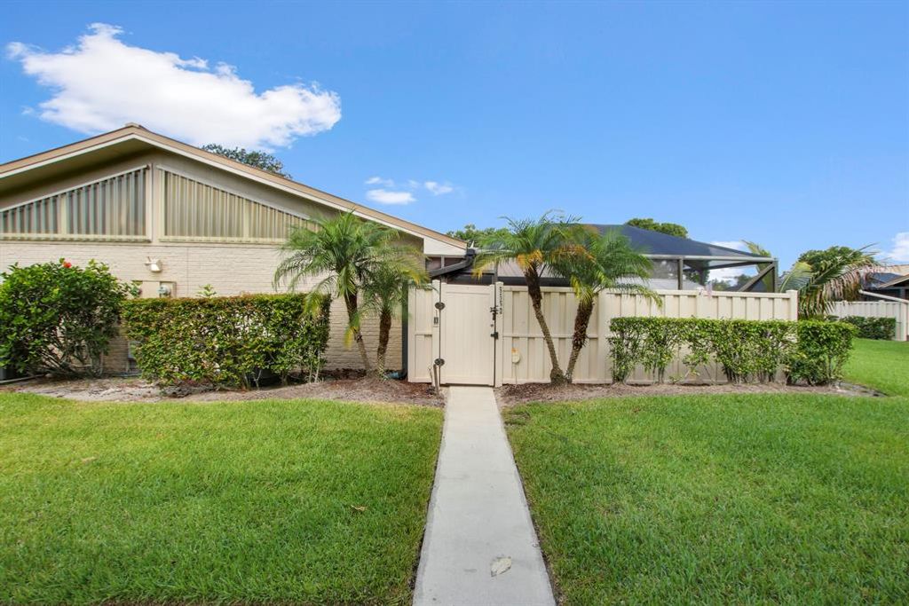 Photo of 5552 Golden Eagle Circle, Palm Beach Gardens, FL 33418 (MLS # R10734506)