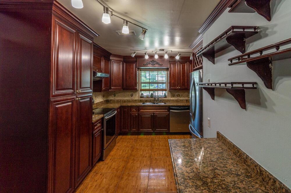 CAM ESTATES - Residential