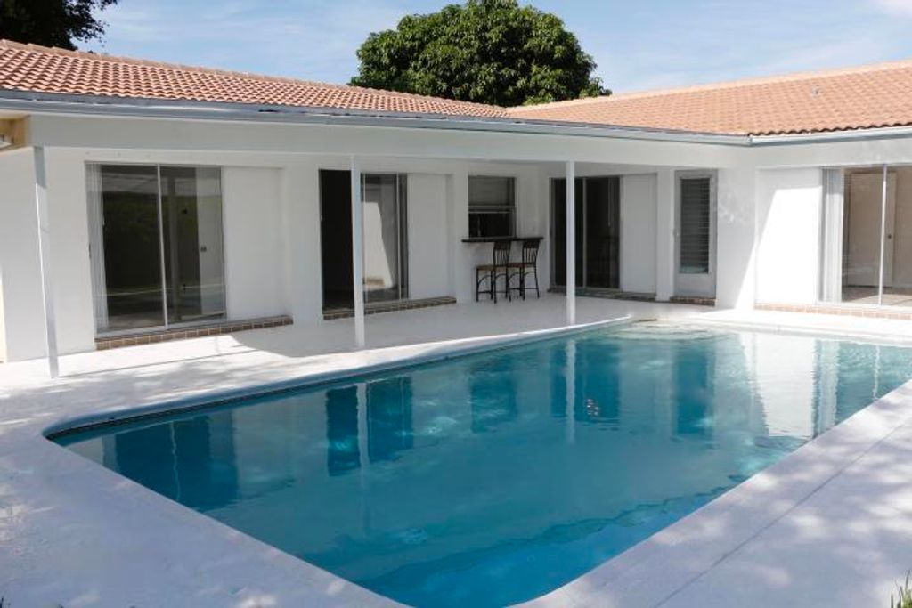 Photo of 9 Burning Tree Lane, Boca Raton, FL 33431 (MLS # B26022225)